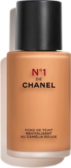 CHANEL N°1 DE CHANEL REVITALIZING FOUNDATION Illuminates