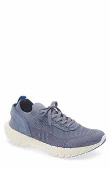 Motion Knit Sneaker