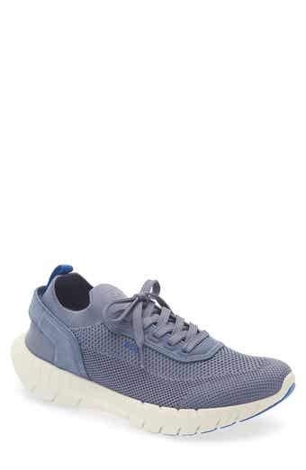 Motion Knit Sneaker