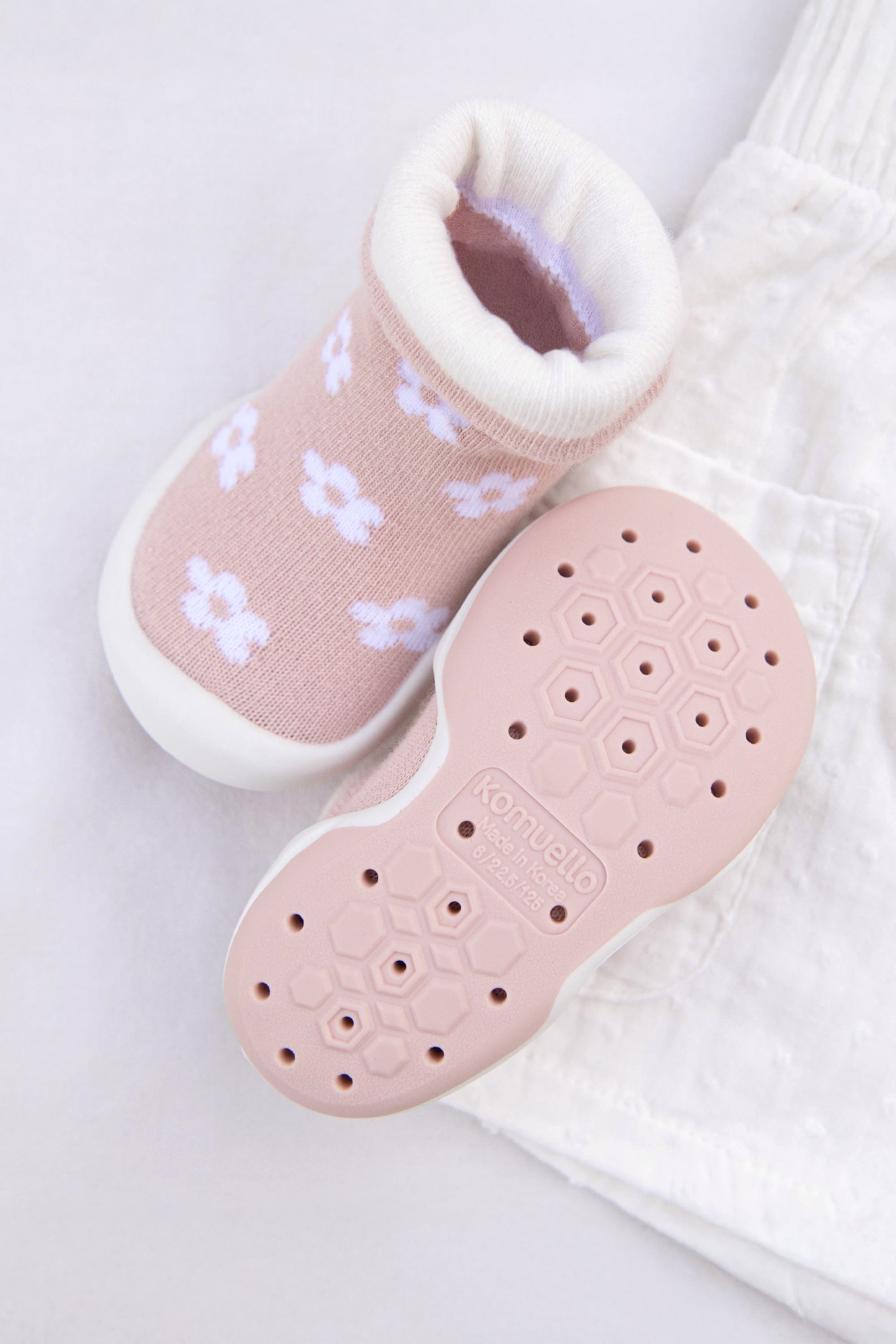 Komuello Baby Girl First Walk Sock Shoes Daisies - Mauve, Alternate, color, Mauve