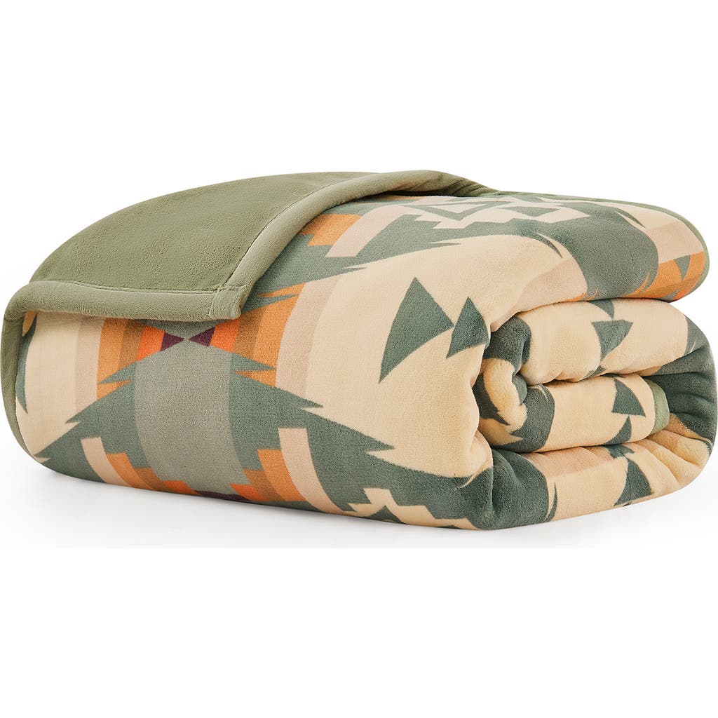 Pendleton Siskiyou Plush Throw Blanket In Green