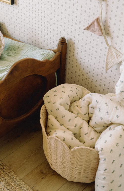 Oilo Organic Cotton Muslin Quilt & Sham Set In Mushrooms