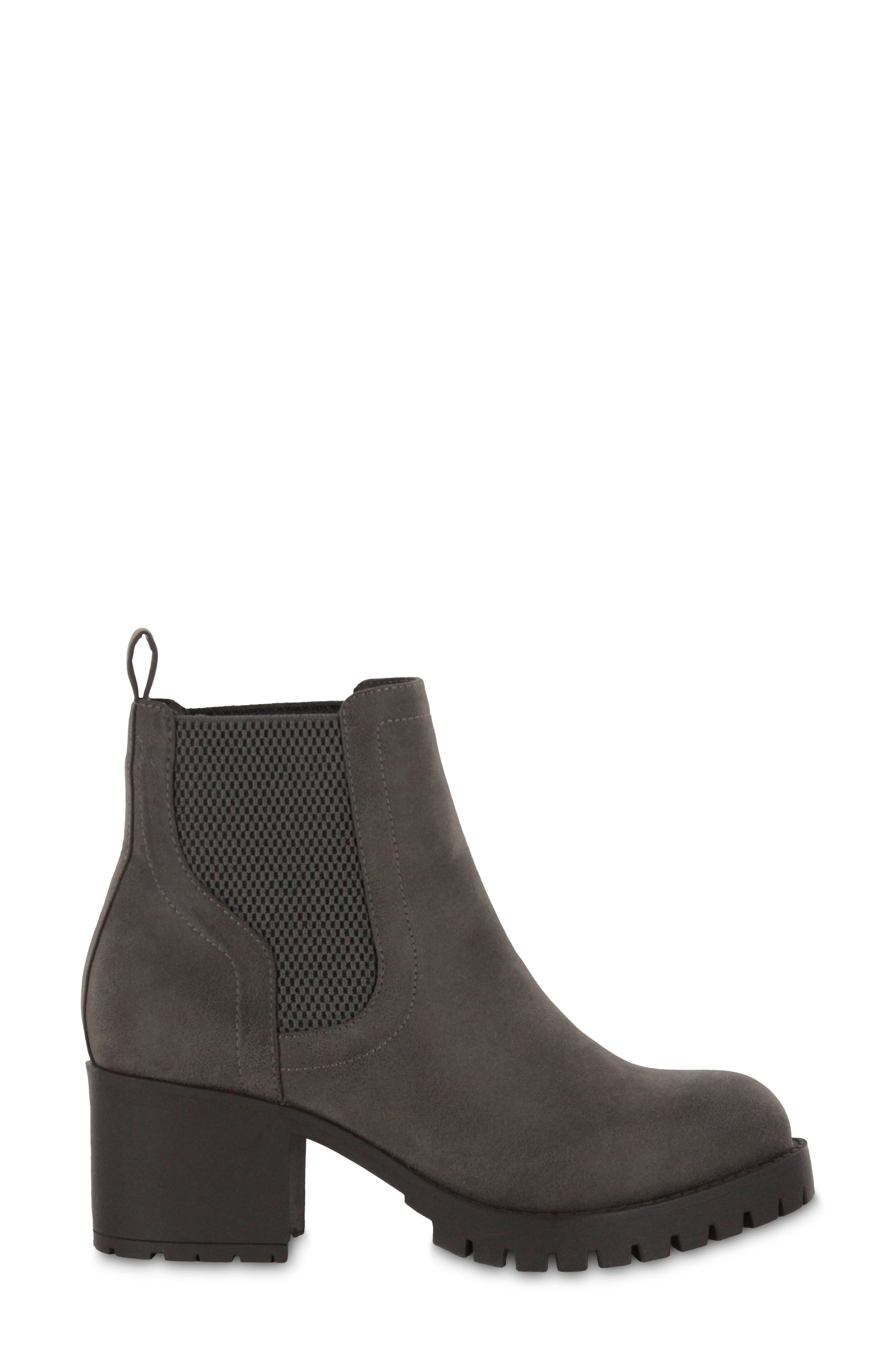 Jonna Lug Sole Chelsea Boot, Alternate, color, MH1594-CHG-BRUSS