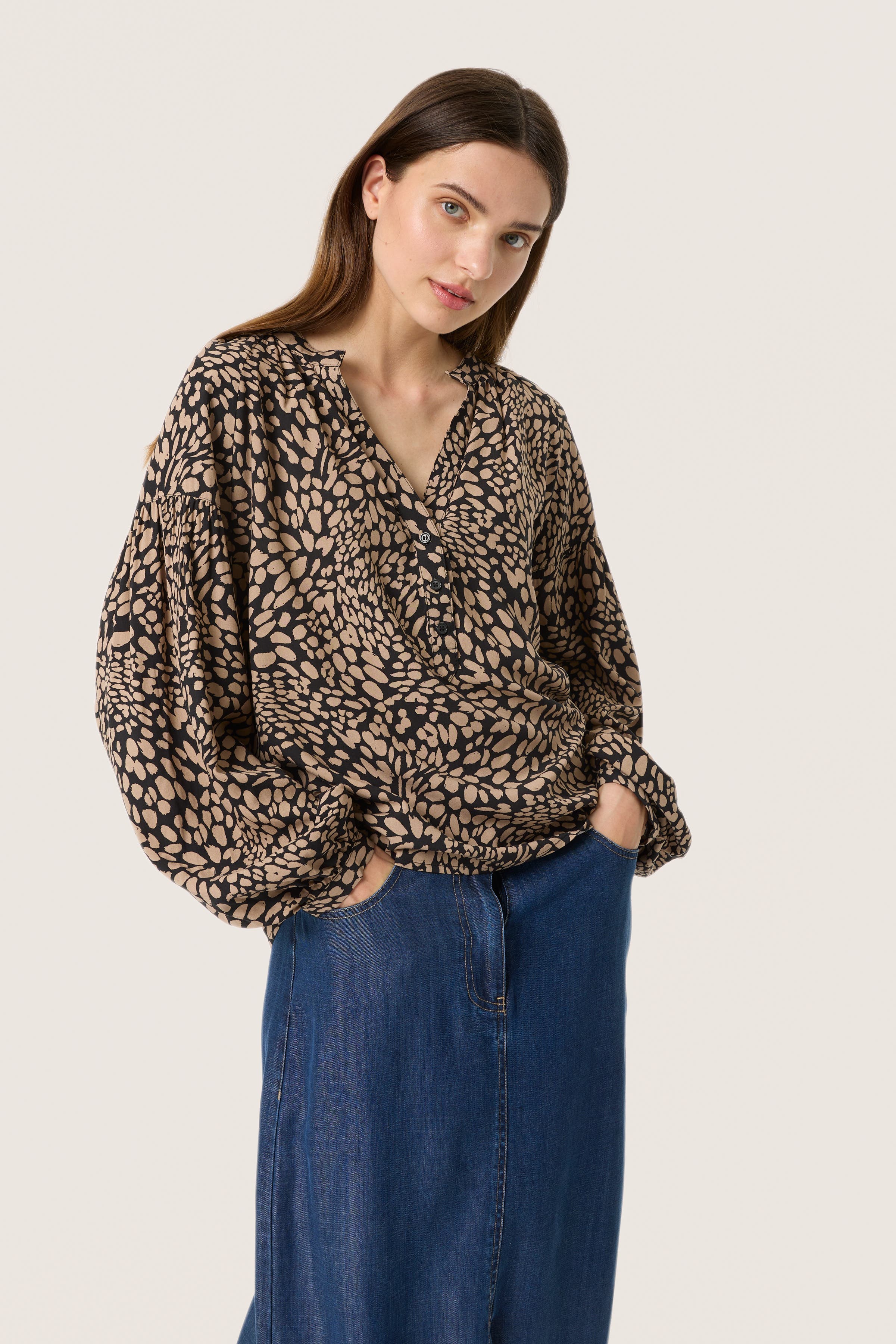 selected Black With Brown Dots