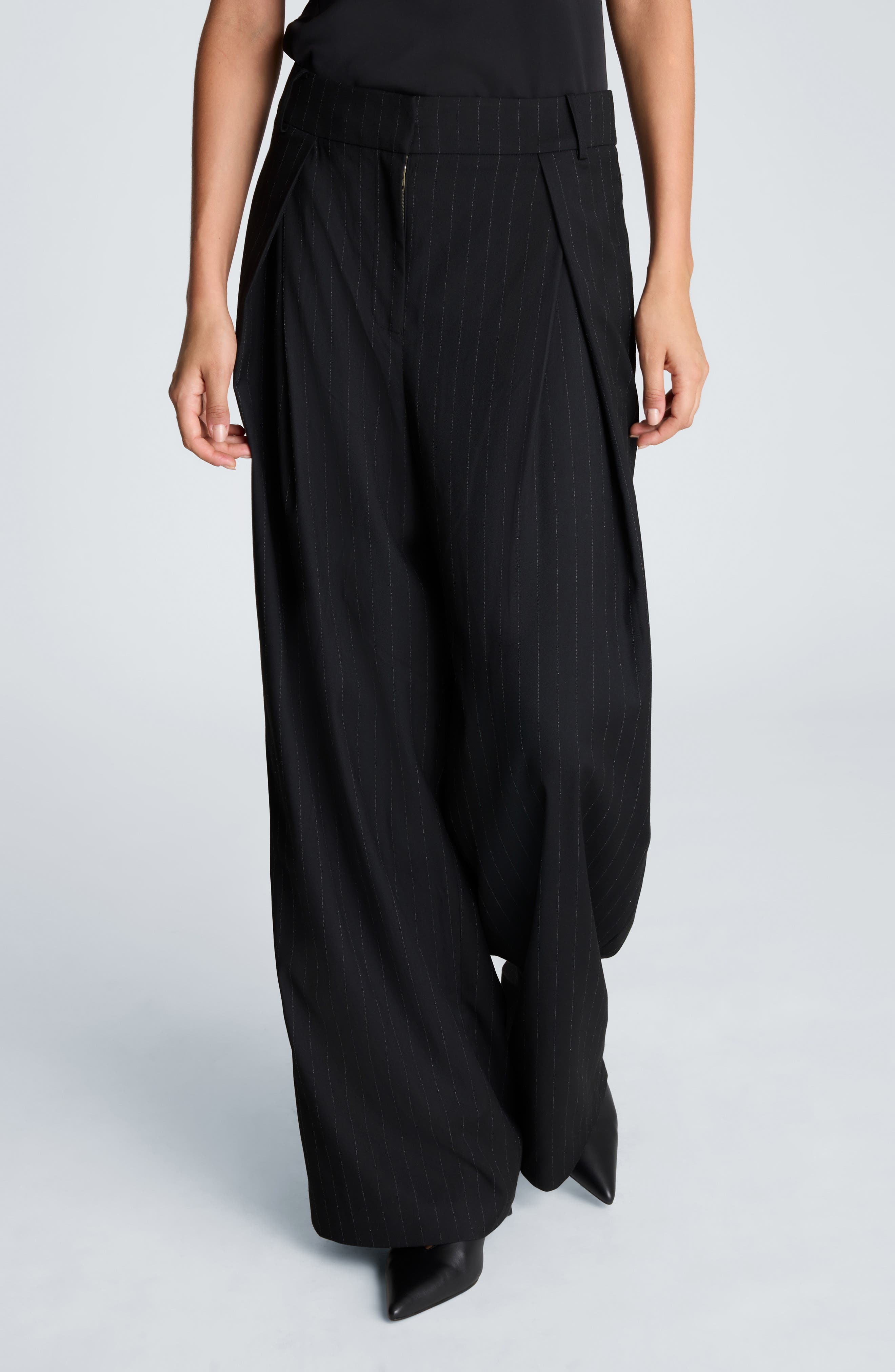 selected BLACK/ OYSTER