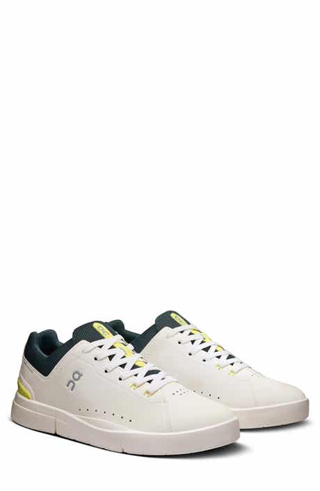 On THE ROGER Advantage Tennis Sneaker