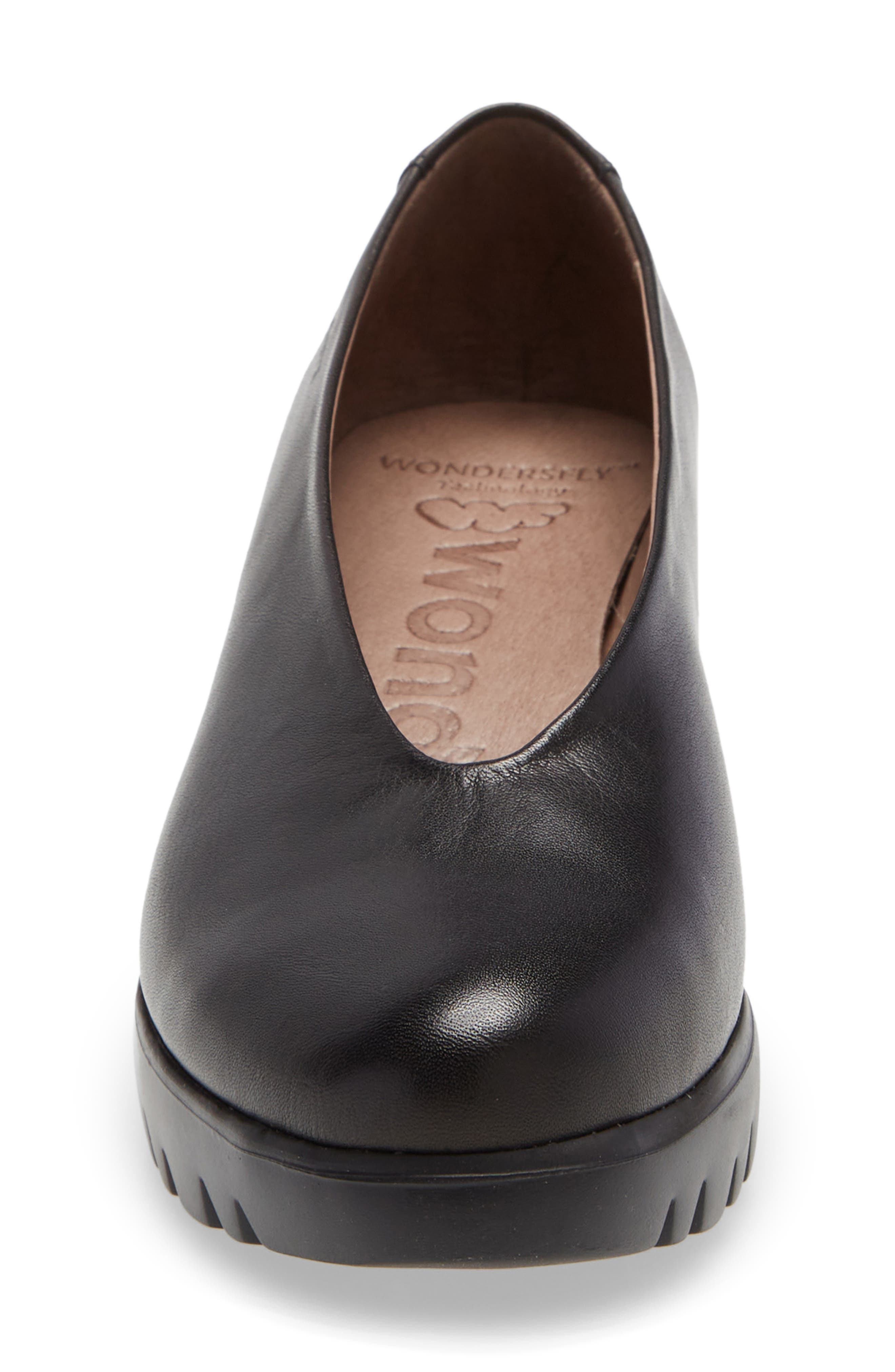 Wonders Lightweight Wedge Pump, Alternate, color, Black Smooth Leather