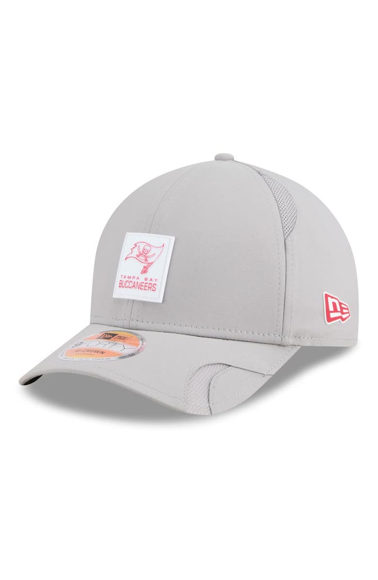 New Era Men's New Era Gray Tampa Bay Buccaneers 2025 Sideline  M-Crown 9FORTY Adjustable Hat, Main, color, 
