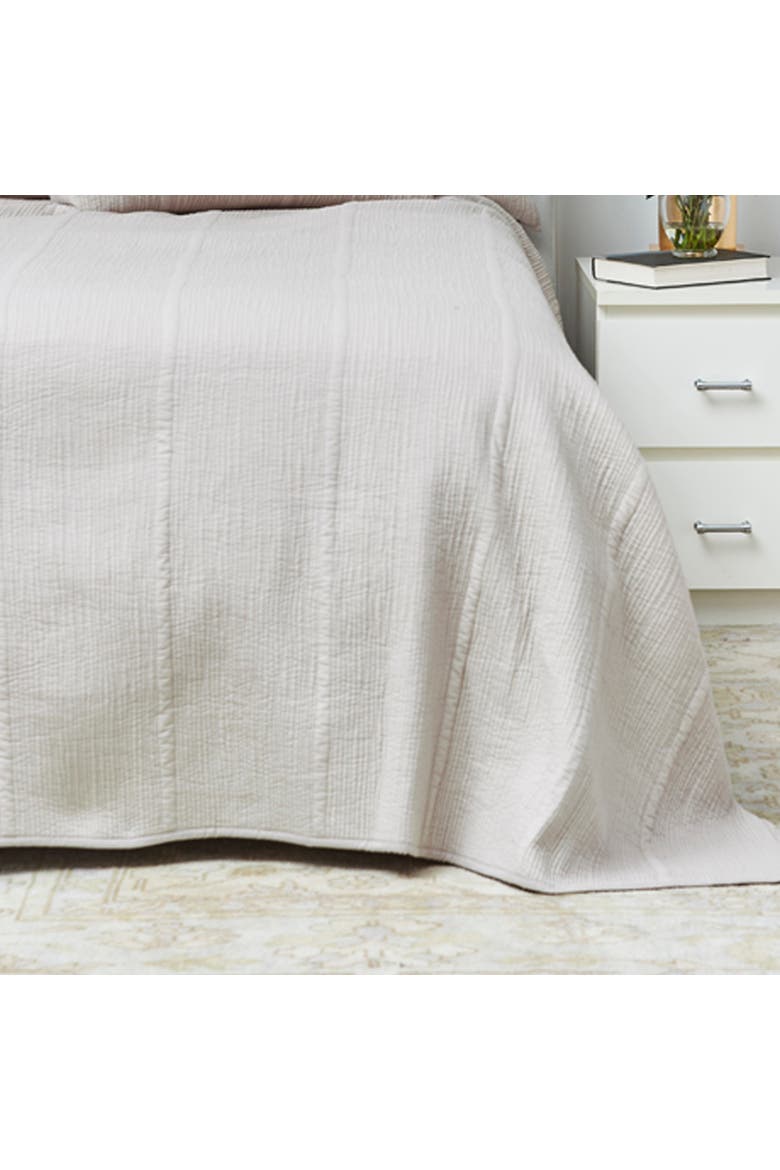 Nunzia Oyster Cotton Full/Queen Bed Quilt, Alternate, color, Silver