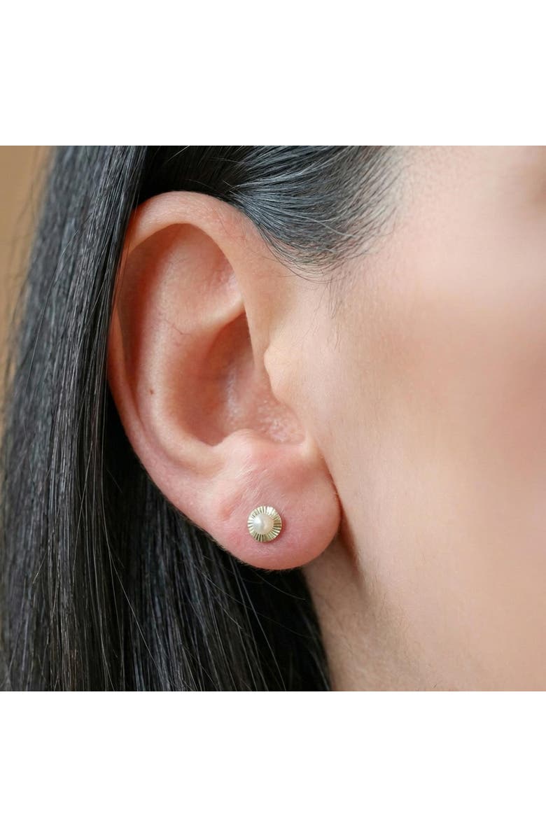 The Lovery Fine Jewelry Fluted Pearl Screw Back Stud Earrings, Alternate, color, Gold