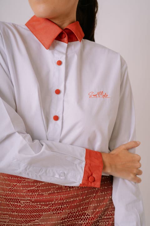 ́ Button Down Shirt