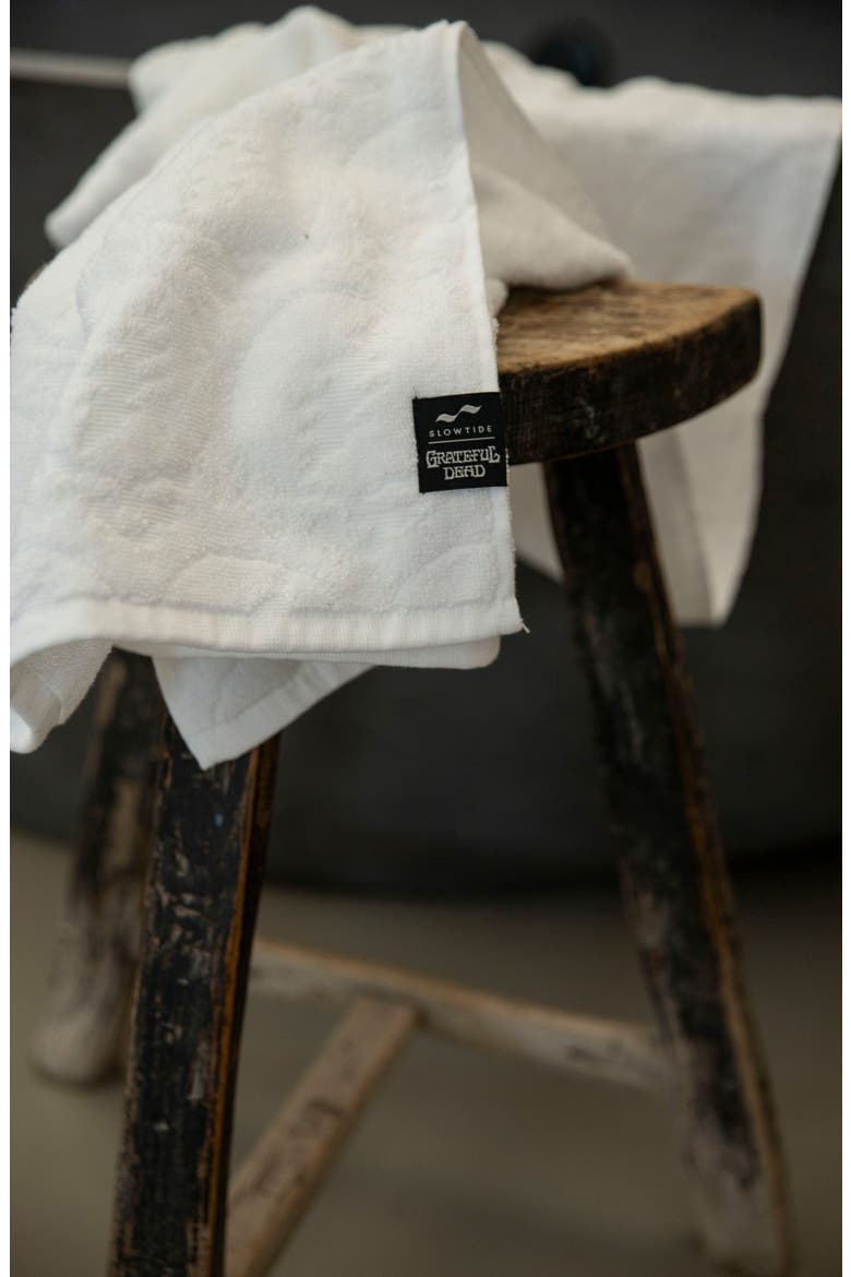Dye Grateful Bath Towel, Alternate, color, WHITE