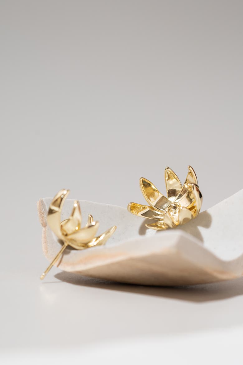 Full Bloom Studs, Alternate, color, Gold
