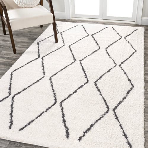 Jonathan Y Catala Moroccan Diamond Shag Area Rug In White/gray