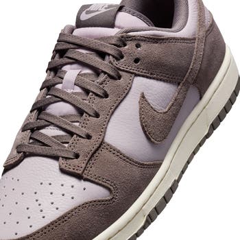 Dunk Low SE Basketball Sneaker