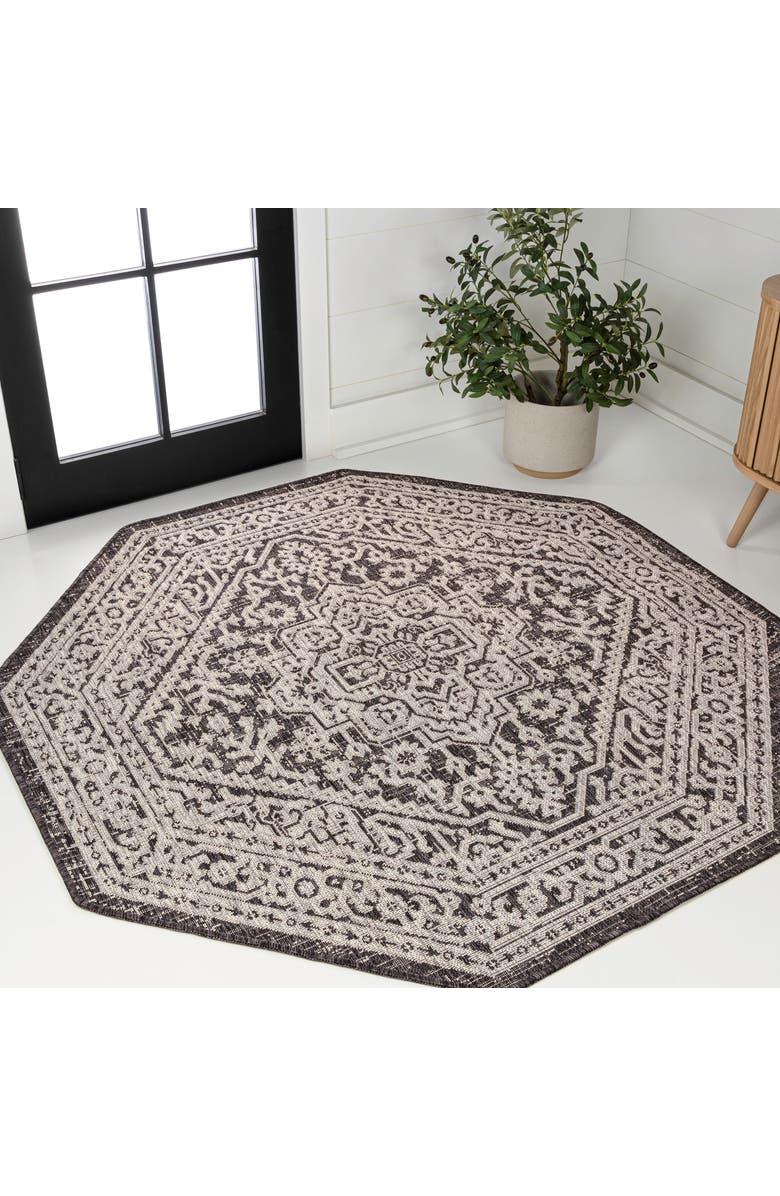 JONATHAN Y Sinjuri Medallion Textured Weave Octagon Indoor/Outdoor Area Rug, Alternate, color, Gray/Black
