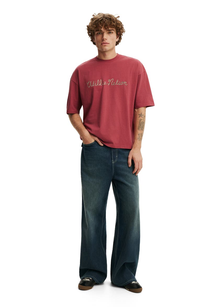 Men's Cropped Fit Music T-Shirt, Alternate, color, Garnet Red  Willie Nelson -