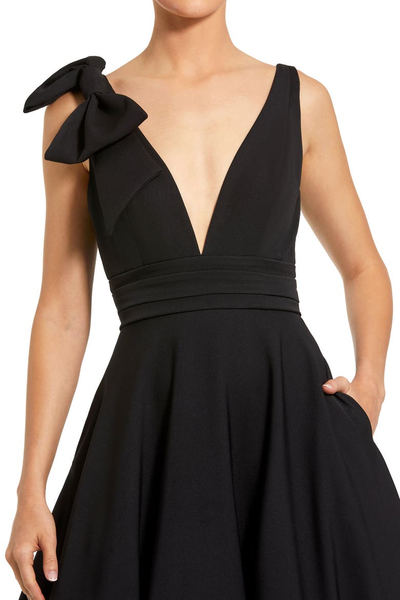 Petite Sleeveless Plunge Neck Ball Gown With Bow Detail, Alternate, color, Black