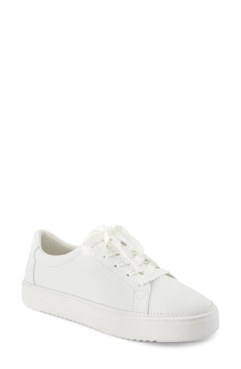 Izzy Sneaker