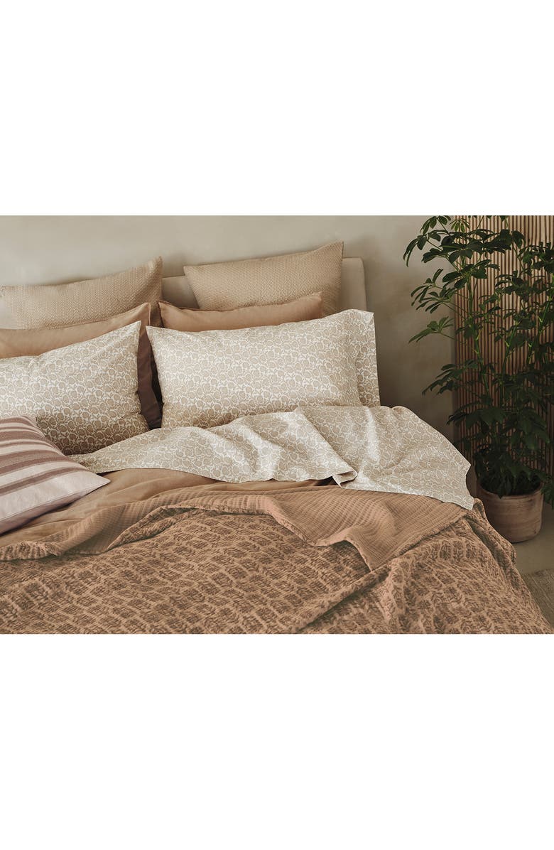 Coyuchi Mirada Organic Cotton Matelassé Blanket, Alternate, color, Fawn Chrysanthemum