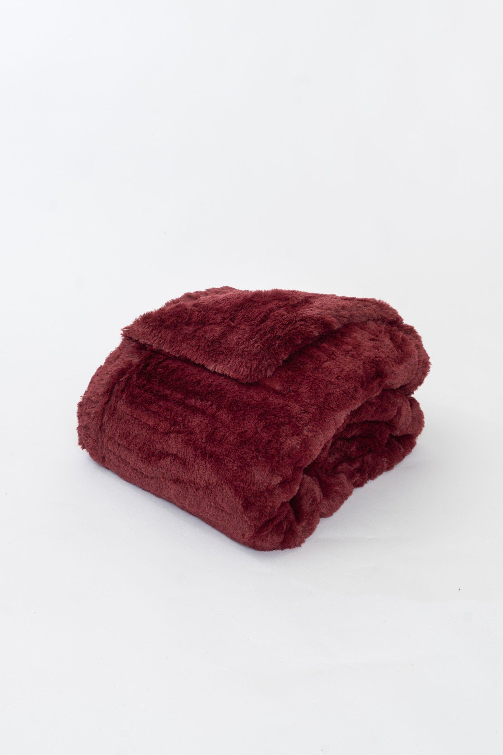 Sea To Me Blankets Heavenly Hermosa Faux Fur Throw Blanket in Merlot 