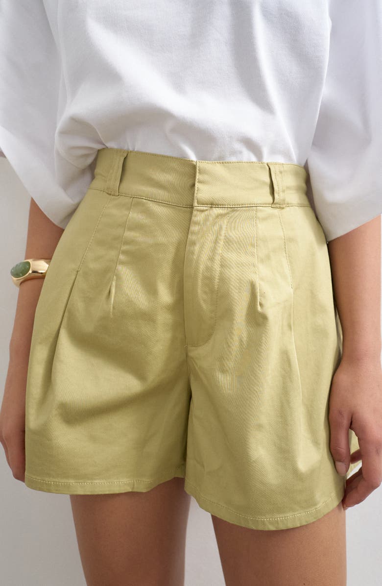 Topshop Pleat Cotton Shorts, Alternate, color, Mgreen
