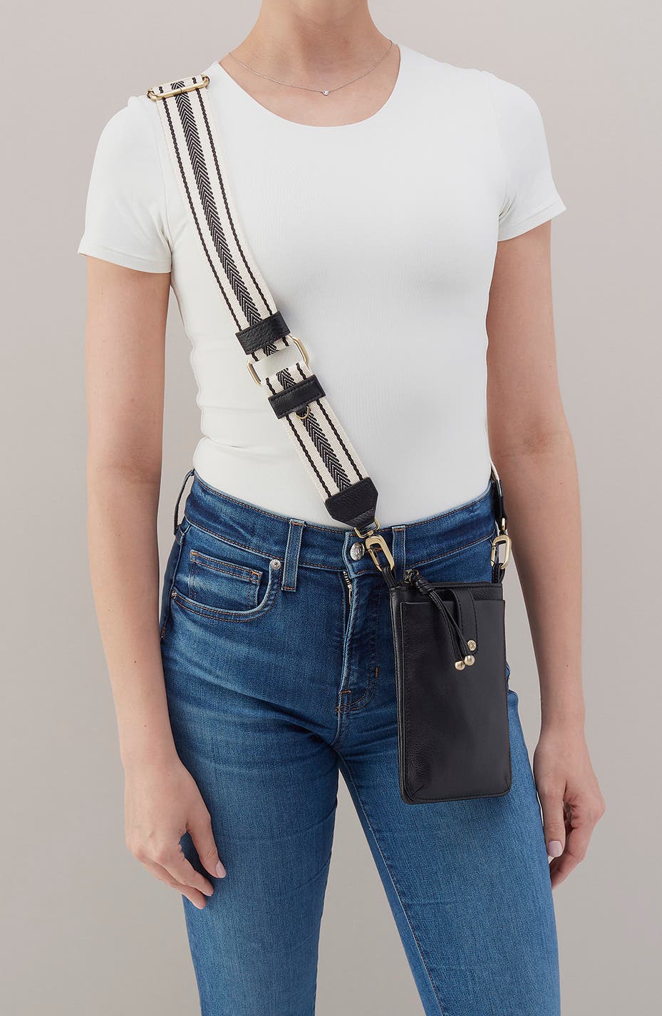 HOBO Cass Leather Phone Crossbody Bag, Alternate, color, Black