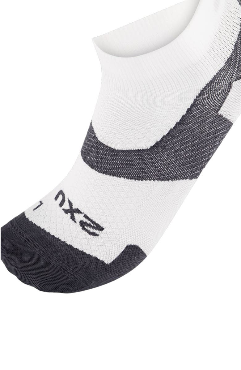 2XU Vectr Ultralight 1/4Crew Socks, Alternate, color, White/Grey
