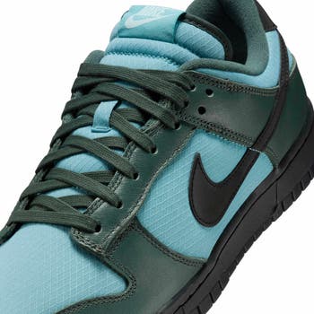 Dunk Low Retro SE Basketball Sneaker