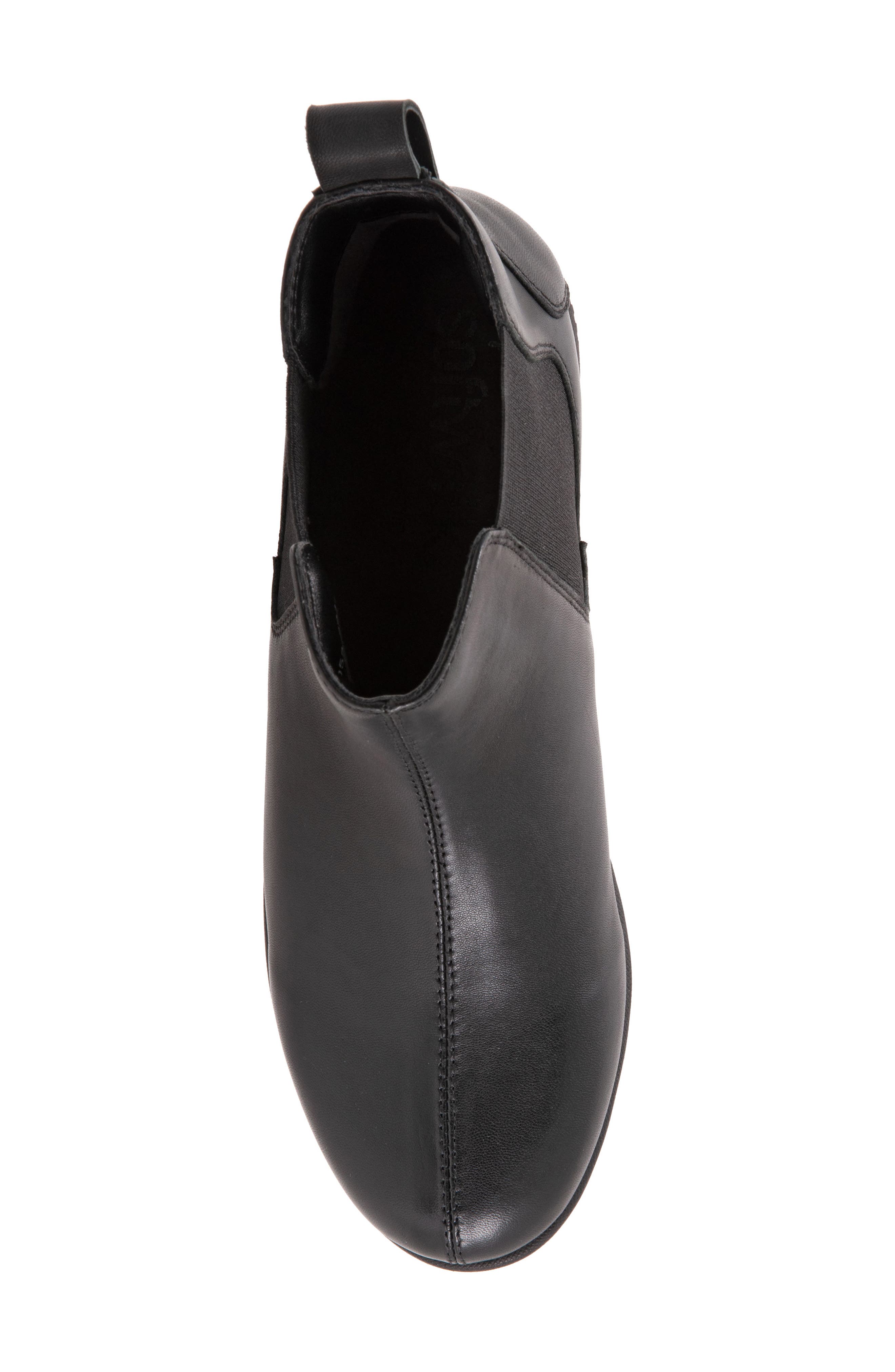 SoftWalk<sup>®</sup> Highland Chelsea Boot, Alternate, color, 