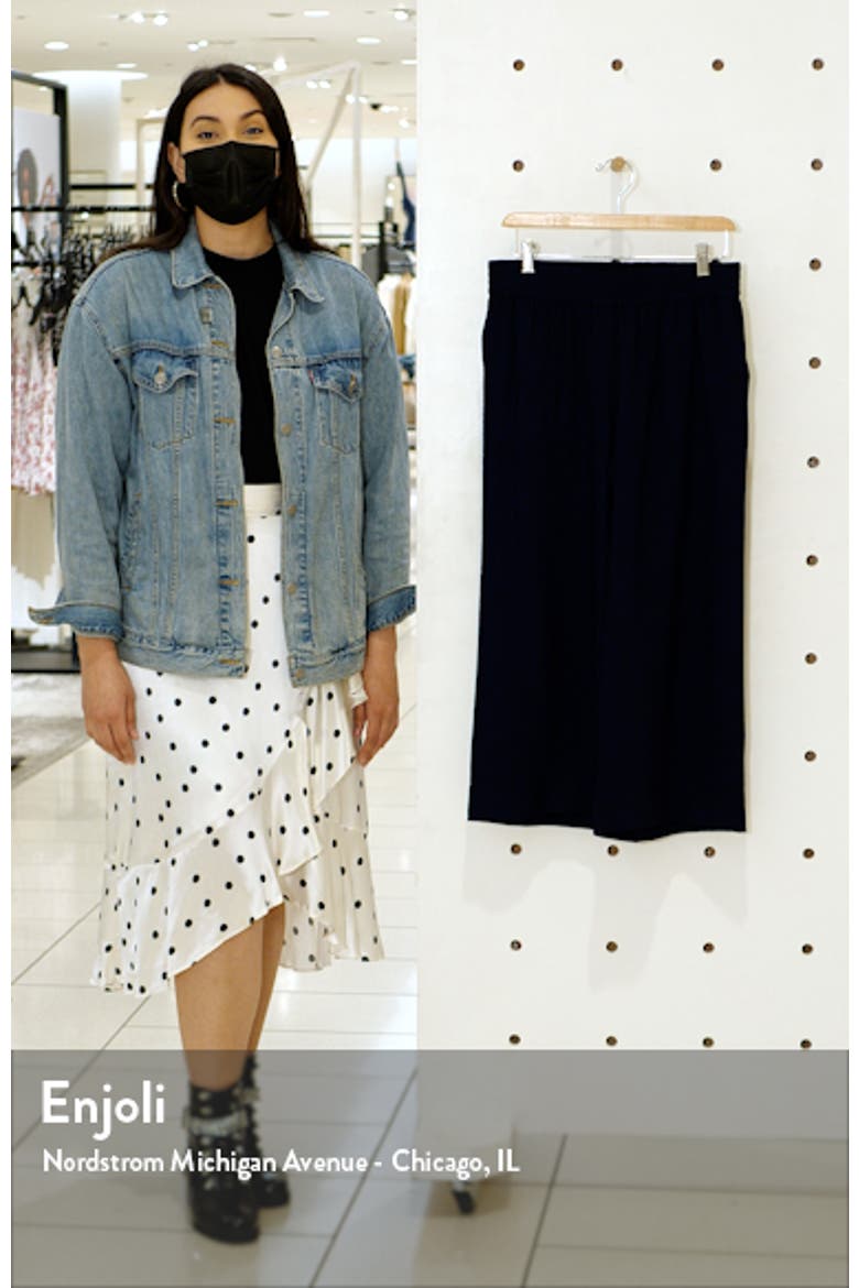 Rumple Satin Crop Wide Leg Pants video