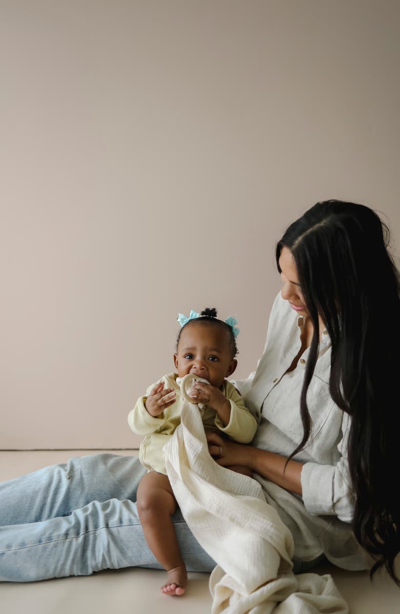 Snuggle Me Organic Cotton Nursing Cover, Alternate, color, Natural