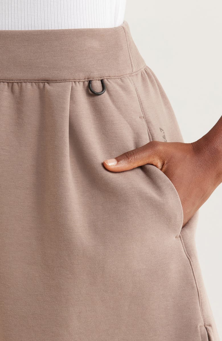 Nike 24.7 ImpossiblySoft Dri-FIT Mid-Rise Loose 4-Inch Shorts, Alternate, color, 233 Minkbn/Irnstn