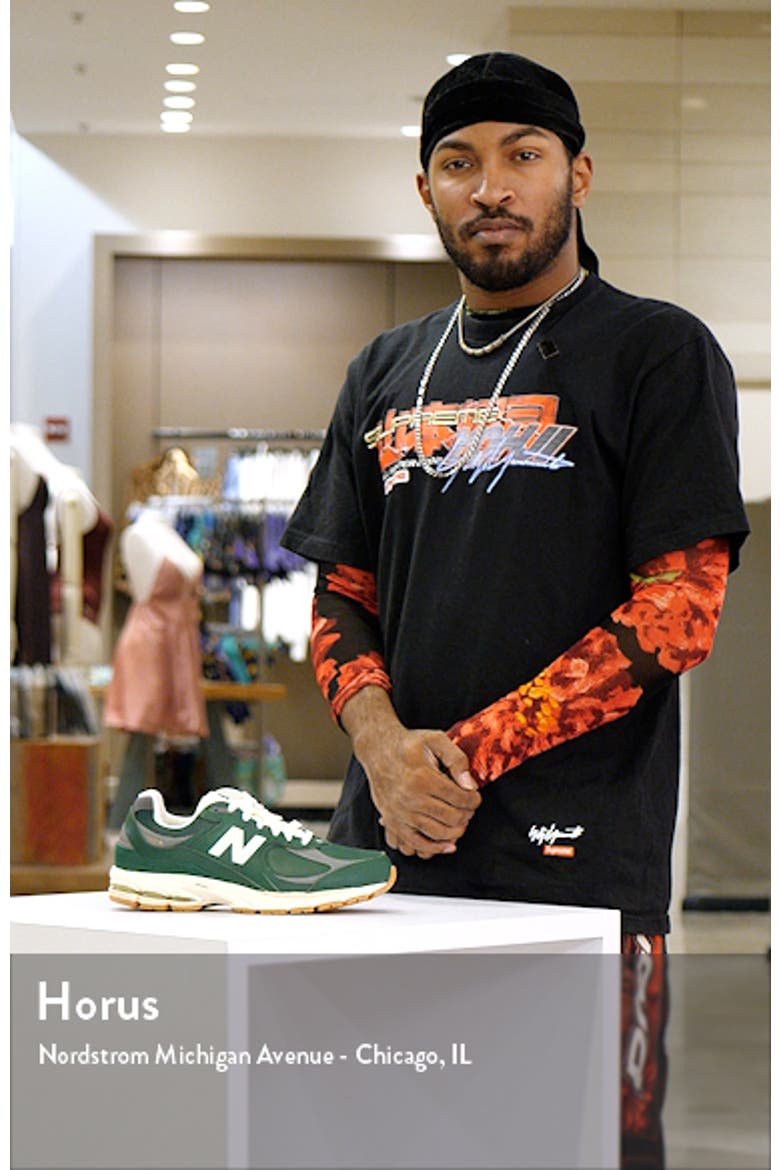 2002R Sneaker video