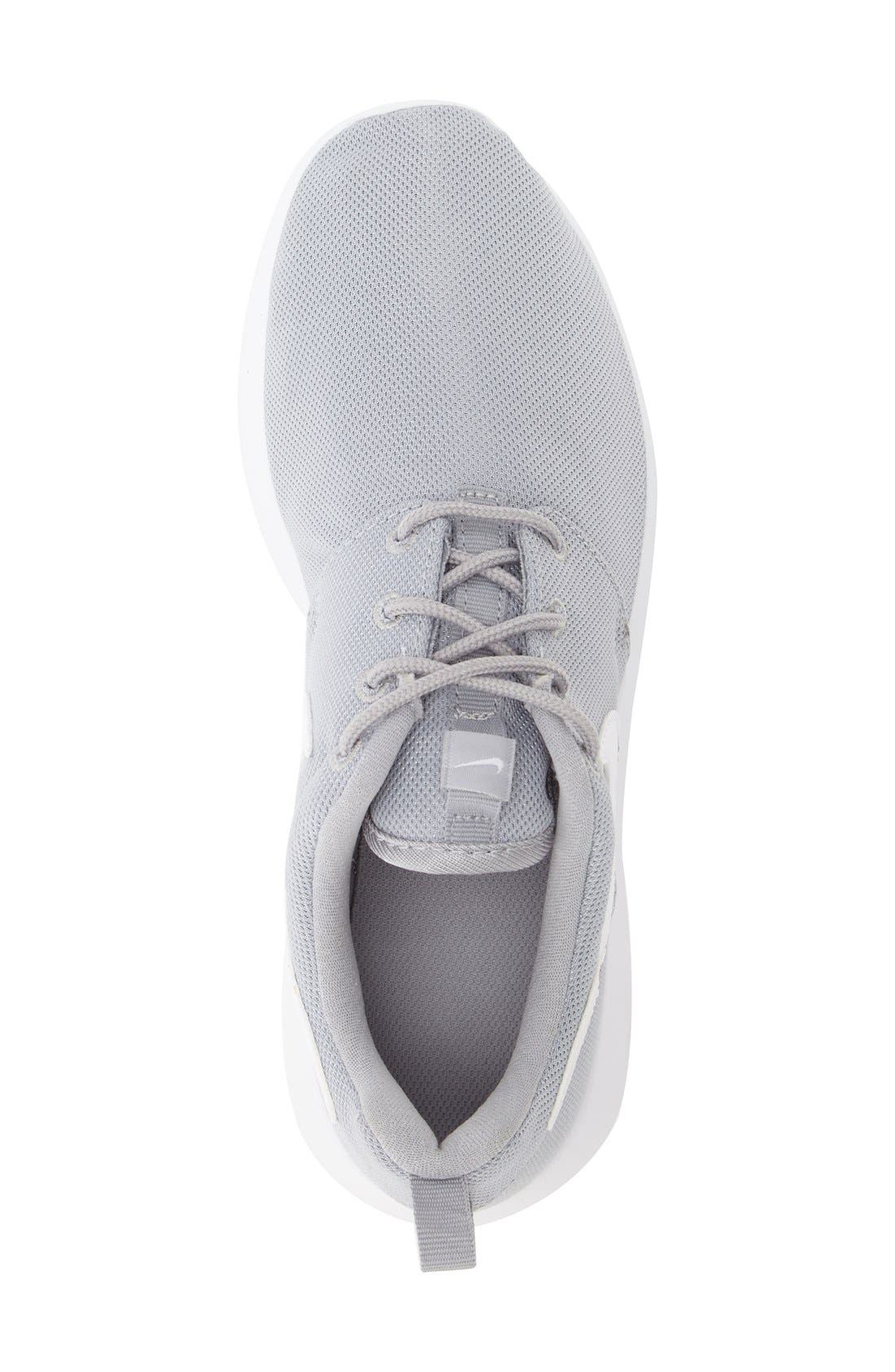 'Roshe Run' Sneaker, Alternate, color, WOLF GREY/ WHITE