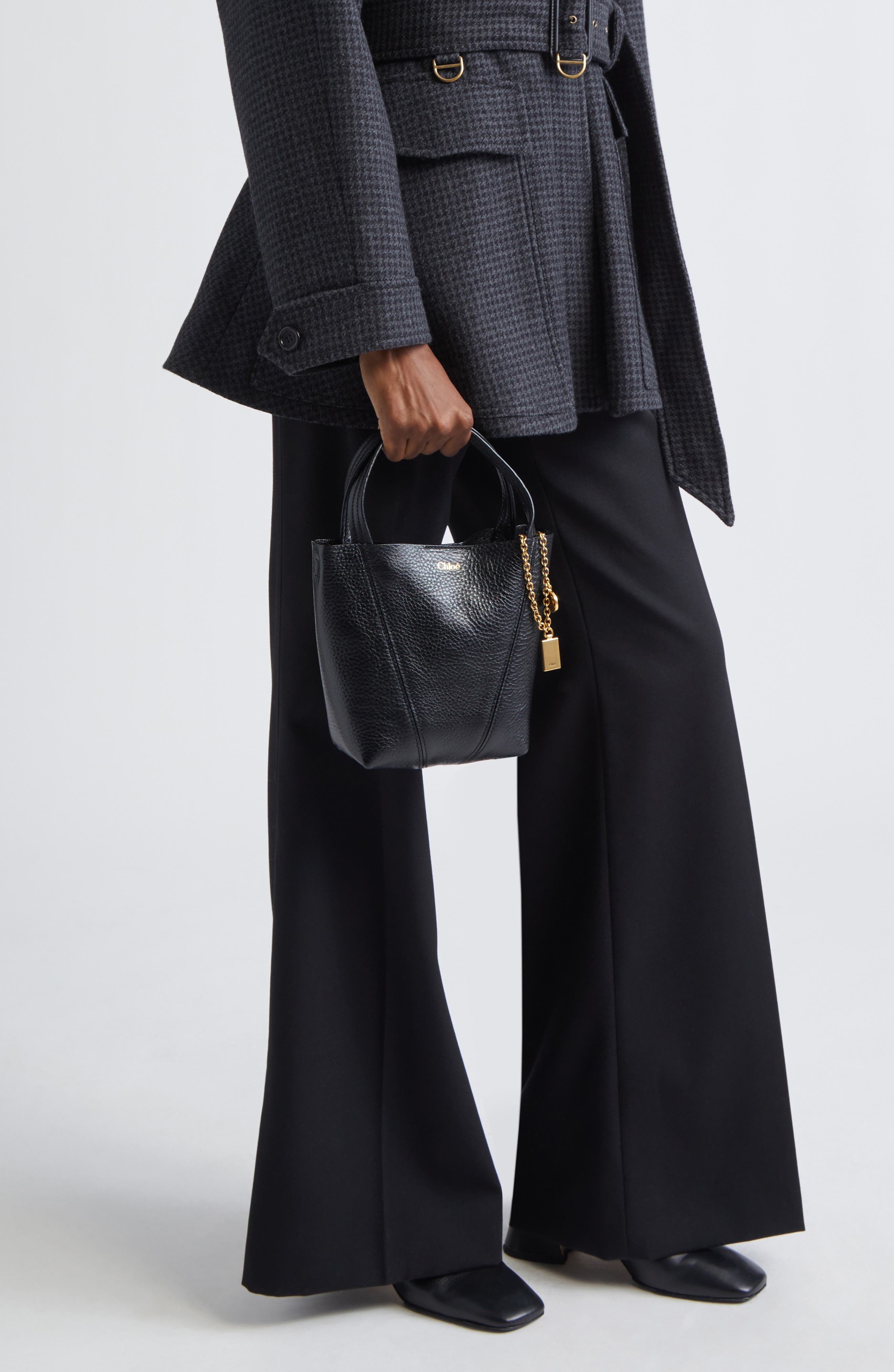 Chloé Small Spin Leather Crossbody Tote, Alternate, color, Black