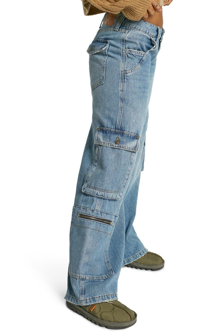 Puddle Low Rise Cargo Jeans, Alternate, color, MID VINTAGE