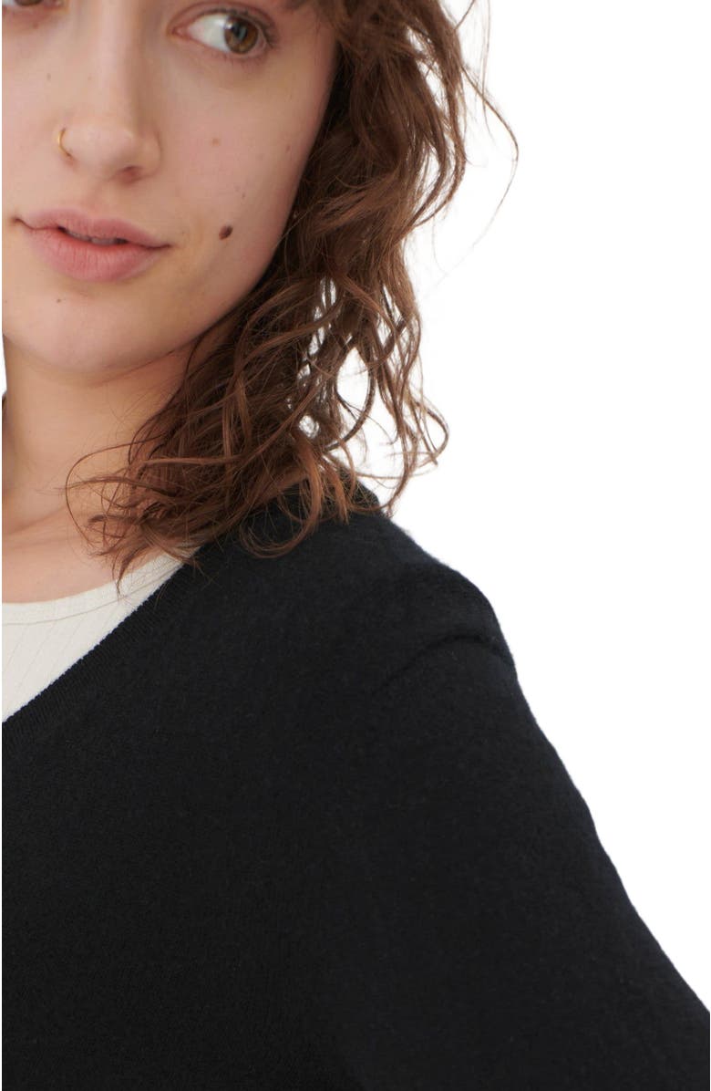 Gobi Cashmere Essential Cashmere V-Neck Cardigan, Alternate, color, Black