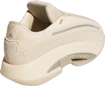 Mad Iiinfinity Low Basketball Sneaker