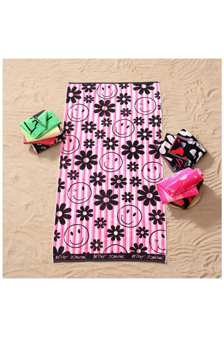 Smiley Daisy Beach Towel, Alternate, color, MEDIUM / DARK PINK