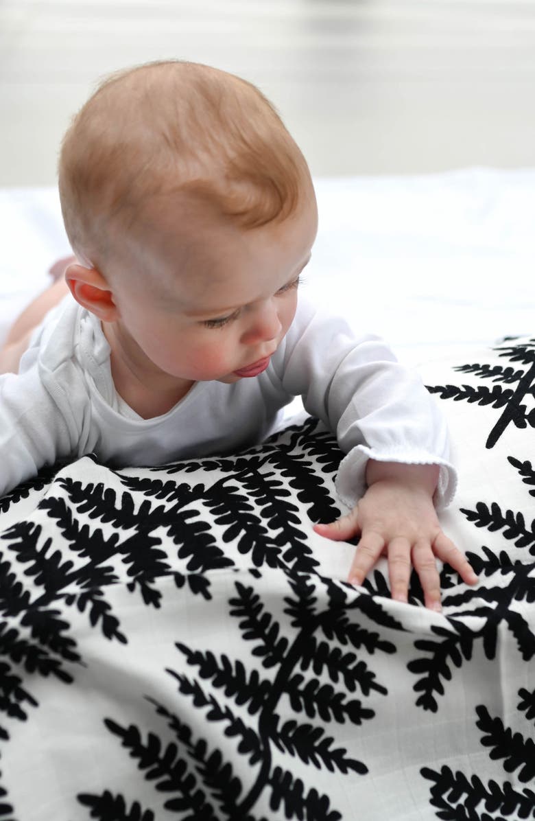 ETTA LOVES Fern Muslin XL Sensory Square, Alternate, color, Black And White