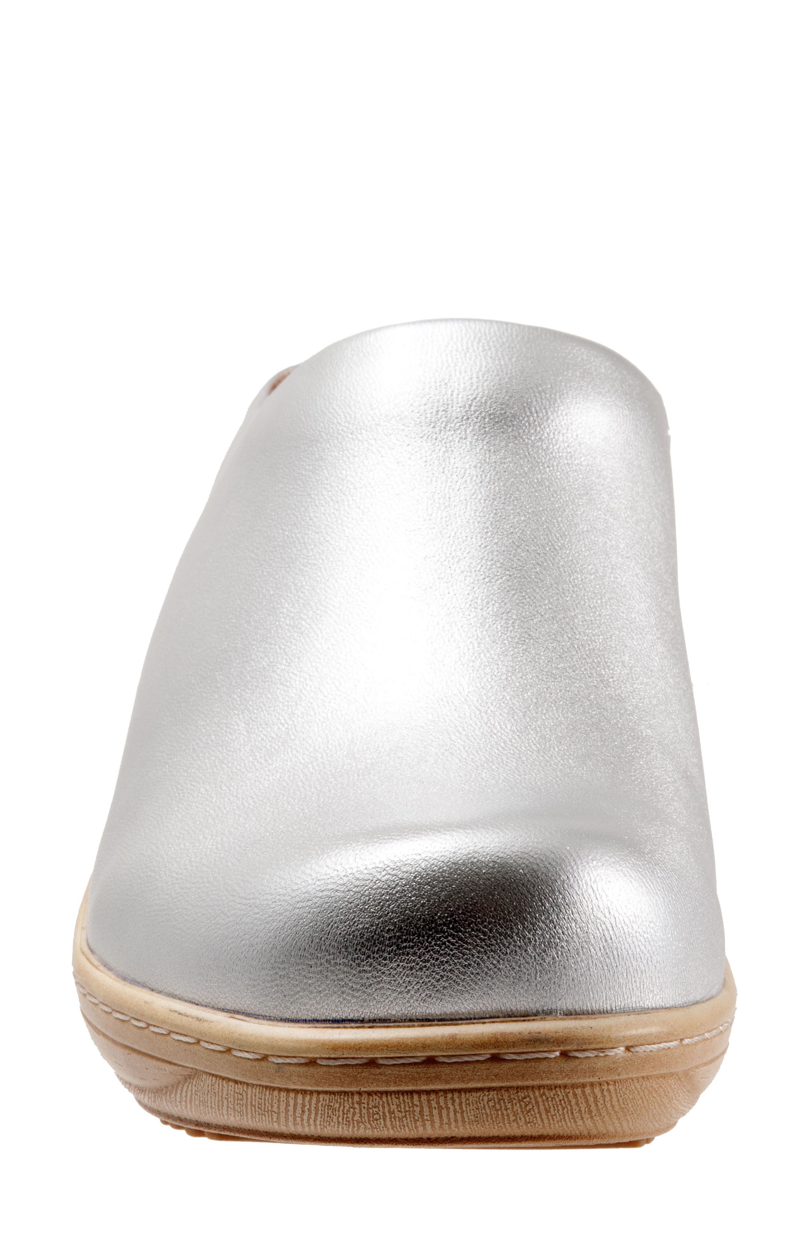 SoftWalk<sup>®</sup> SoftWalk Madison Clog, Alternate, color, 