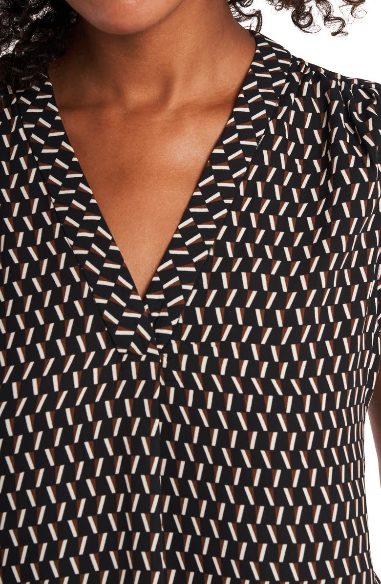 Vince Camuto Dash Print Sleeveless V-Neck Blouse, Alternate, color, 