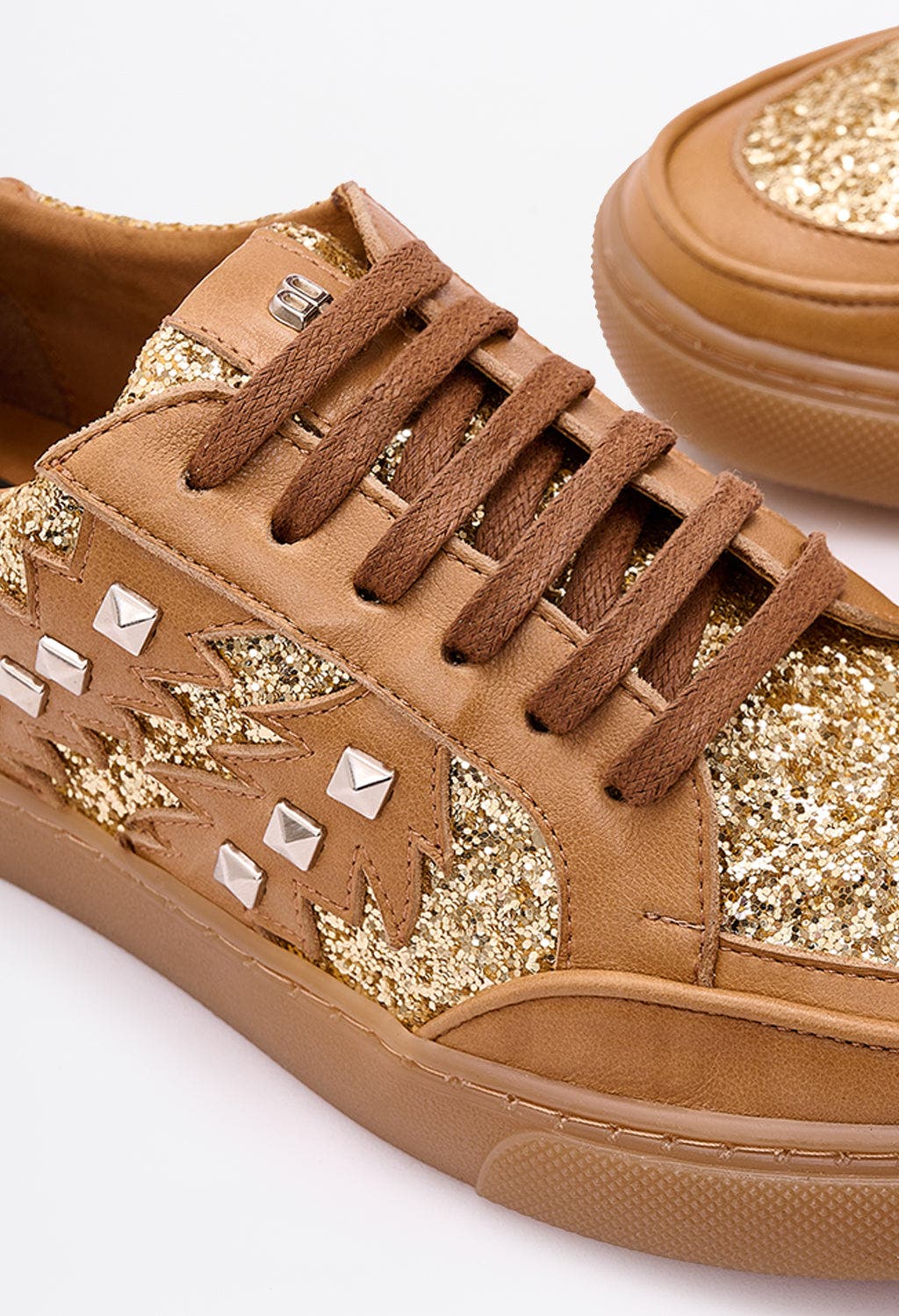 She's got this Sneaker, Alternate, color, Black