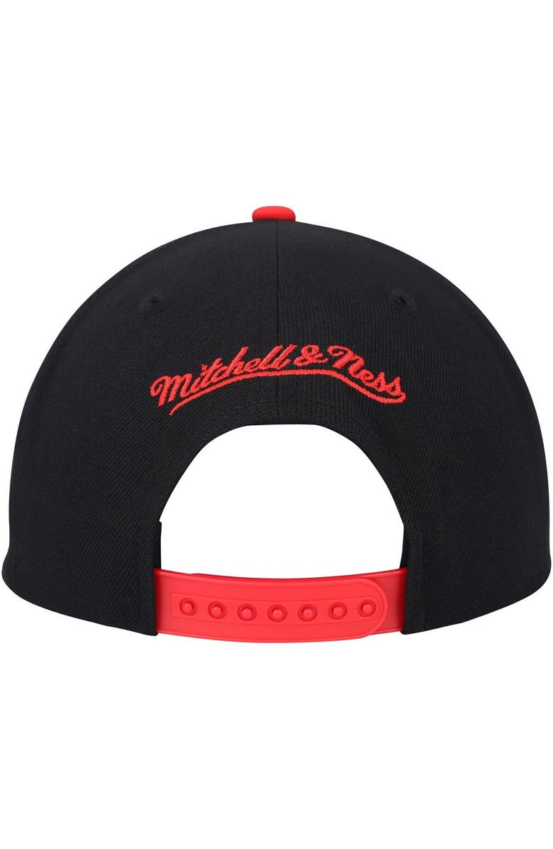 Mitchell & Ness Men's Mitchell & Ness Black Carolina Hurricanes Core Team Ground 2.0 Snapback Hat, Alternate, color, Black