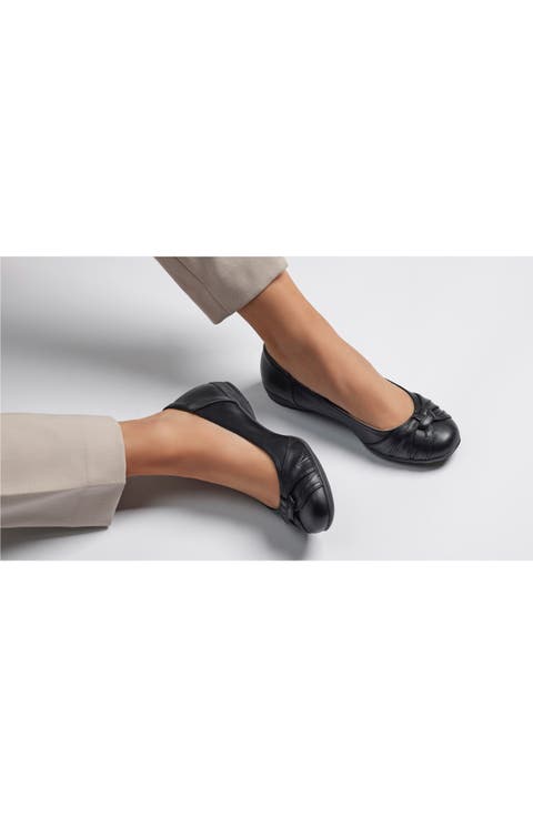 Gift Knotted Toe Flat - Wide Width Available (Women)