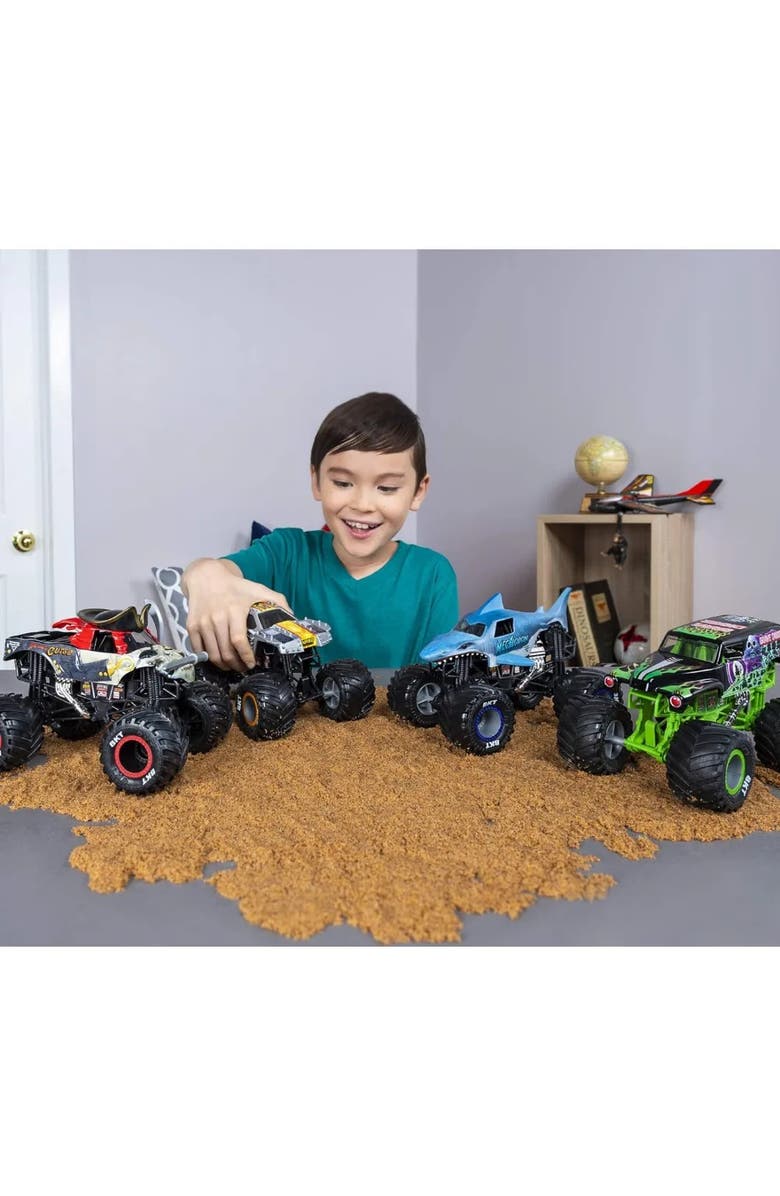 Monster Jam Grave Digger Monster Truck - 124 Scale Die-Cast Vehicle - Chrome Rims and BKT Tread Tires For Use In All Playsets, Alternate, color, Green