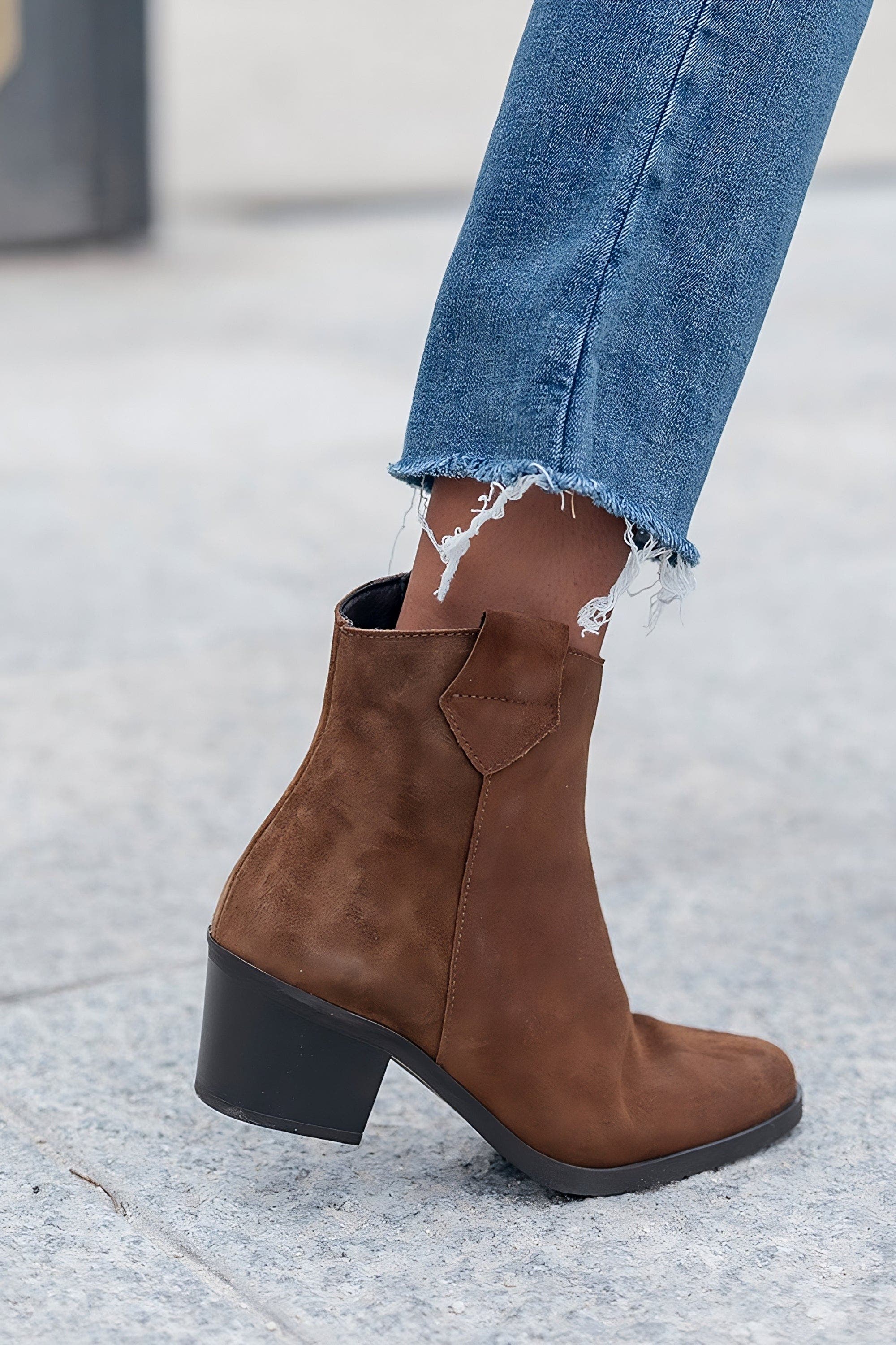 Menina Step River Suede Ankle Bootie, Alternate, color, 