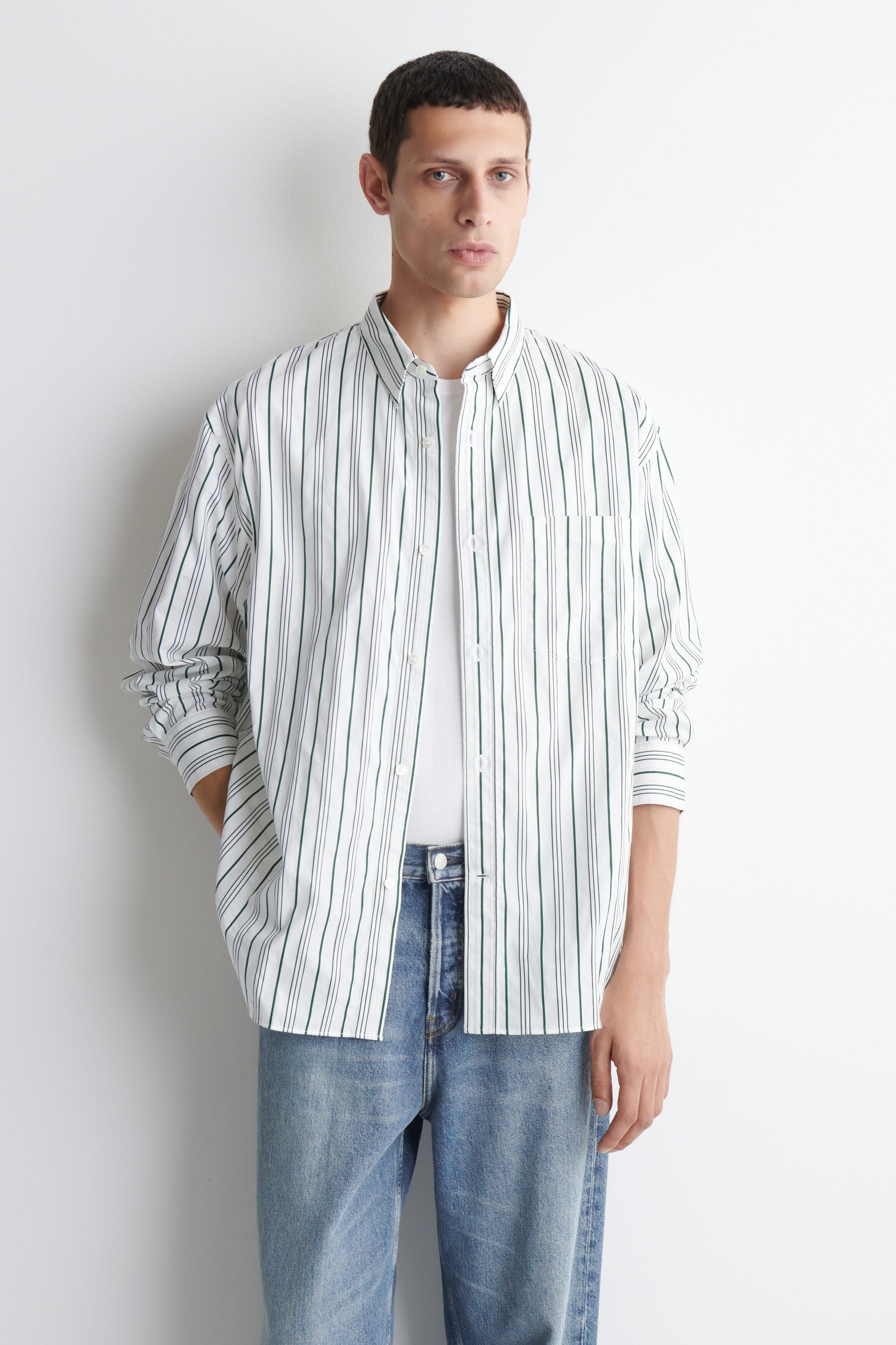 selected WHITE / GREEN / STRIPED