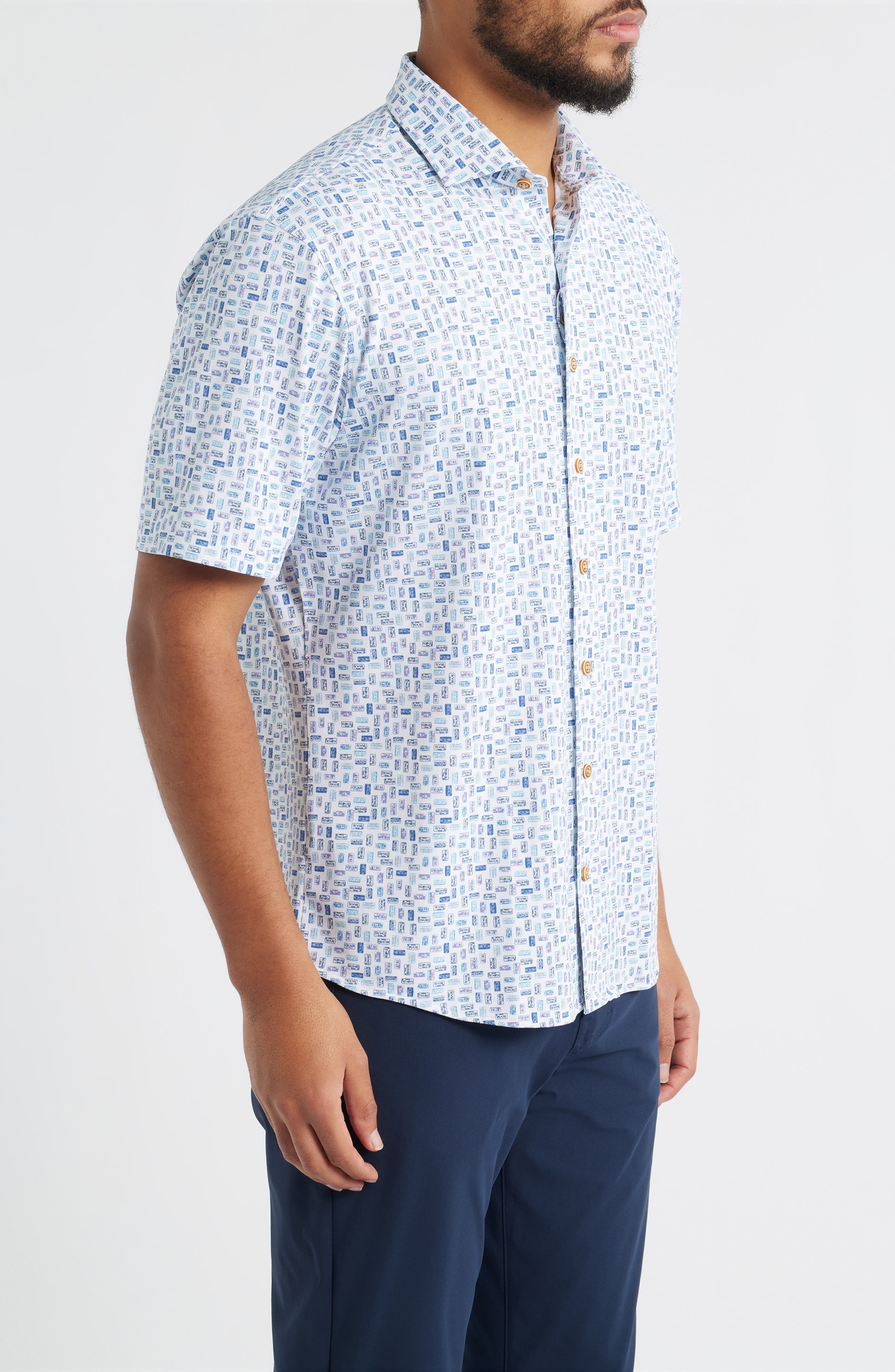 Мужские johnnie-O Roadtrip Hangin' Out License Plate Print Short Sleeve Button-Up Shirt — фото 4